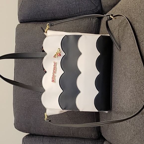 Betsey Johnson Black and White Shoulder Bag - Picture 2 of 12